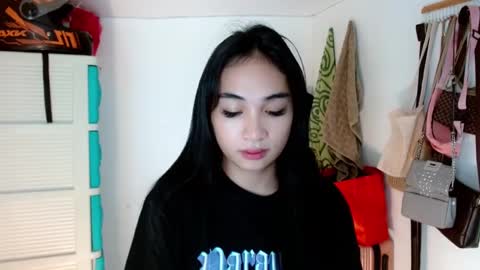 Snapshot of sweetlilly_18 chatting on February 2025 05:33:02 AM Lilly online show from February 2025 05:33:02 AM