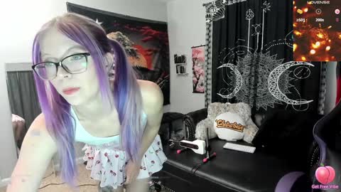 Snapshot of sweetlilraven chatting on December 2024 02:45:02 AM Sweetlilraven online show from December 2024 02:45:02 AM