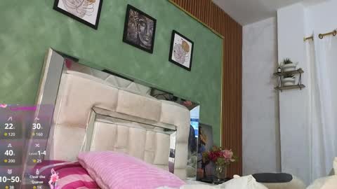 Mia  online show from April 2026 04:32:01 AM