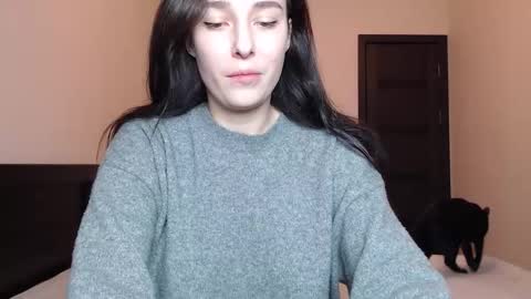 Snapshot of sweetmiaa chatting on December 2025 05:33:02 PM Mia online show from December 2025 05:33:02 PM