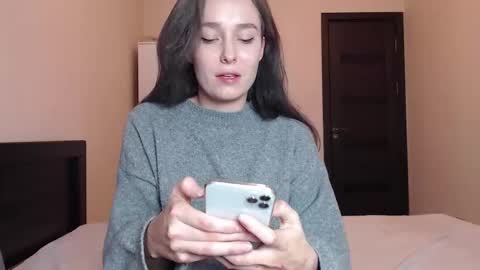 Mia online show from January 2026 12:42:01 PM