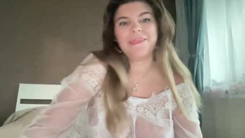 Snapshot of sweetmila_ chatting on December 2025 12:43:01 PM Mila online show from December 2025 12:43:01 PM