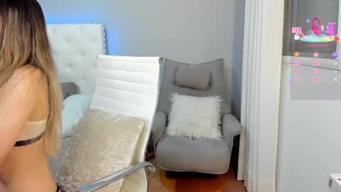 Snapshot of sweetmoon_20 chatting on February 2026 08:18:02 PM christie online show from February 2026 08:18:02 PM