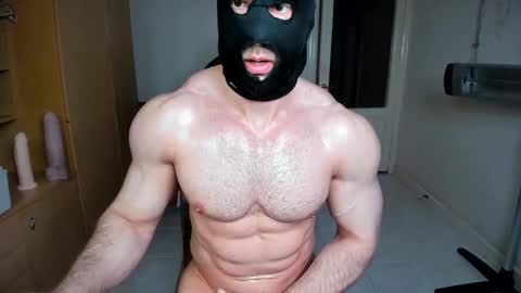 Snapshot of sweetmuscles_boy chatting on June 2026 03:53:01 AM Lorenzo online show from June 2026 03:53:01 AM