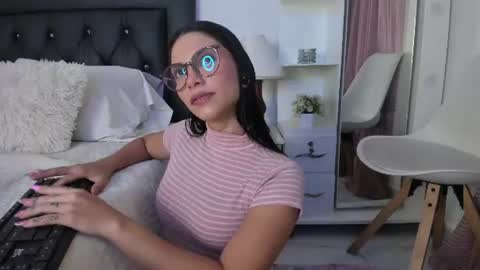 sweetnicky1 online show from June 2026 01:23:01 PM