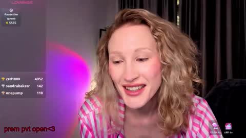 Snapshot of sweetnoisee chatting on December 2025 09:21:02 PM Bianca online show from December 2025 09:21:02 PM