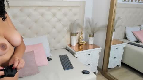 Snapshot of sweets_one chatting on November 2025 03:28:01 AM sweets one online show from November 2025 03:28:01 AM