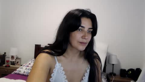 Snapshot of sweetsmile28 chatting on October 2025 10:07:02 PM Dianis online show from October 2025 10:07:02 PM