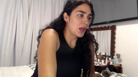 Snapshot of sweetsmile28 chatting on February 2026 01:02:02 AM Dianis online show from February 2026 01:02:02 AM