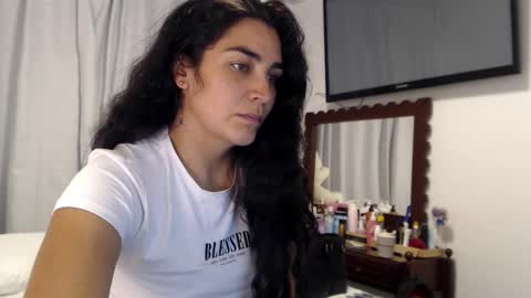 Snapshot of sweetsmile28 chatting on February 2026 12:31:01 AM Dianis online show from February 2026 12:31:01 AM