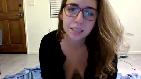 Snapshot of sweetsocalgirl chatting on March 2025 04:06:01 AM sweetsocalgirl online show from March 2025 04:06:01 AM