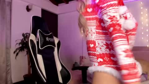 Cat independent model  online show from December 2024 01:14:01 AM