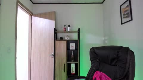 Snapshot of sweett_lust chatting on February 2026 04:42:01 AM sweett_lust online show from February 2026 04:42:01 AM