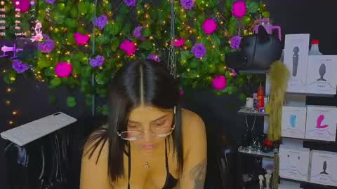 Snapshot of sweett_mollyy chatting on May 2026 01:46:01 AM Molly - INDEPENDENT MODEL online show from May 2026 01:46:01 AM