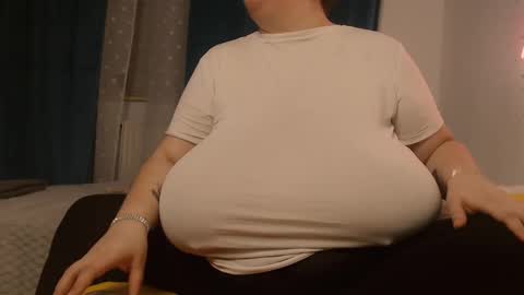 Snapshot of sweettm chatting on February 2025 11:23:02 PM Maya online show from February 2025 11:23:02 PM