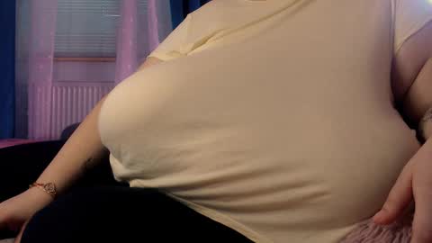 Snapshot of sweettm chatting on March 2025 03:56:01 PM Maya online show from March 2025 03:56:01 PM