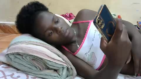 Snapshot of sweetvallerie chatting on February 2025 02:00:01 PM sweetvallerie online show from February 2025 02:00:01 PM