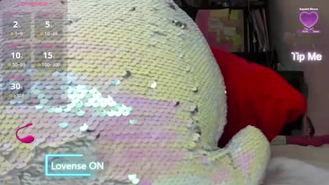 Mia online show from September 2025 06:45:01 PM