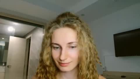 sweety_fruits online show from January 2026 04:54:02 PM