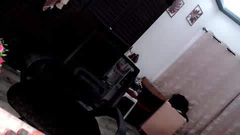 Snapshot of sweetyclairee chatting on December 2025 10:05:01 PM Claire Watson online show from December 2025 10:05:01 PM