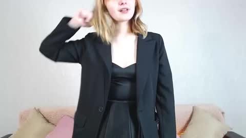 Snapshot of sweetyybay chatting on December 2025 02:00:02 PM Stacy online show from December 2025 02:00:02 PM