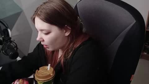 Snapshot of sweetyyfox chatting on February 2026 06:17:02 AM Fox online show from February 2026 06:17:02 AM