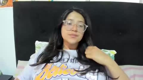 sweetyypeach online show from January 2025 05:01:01 PM