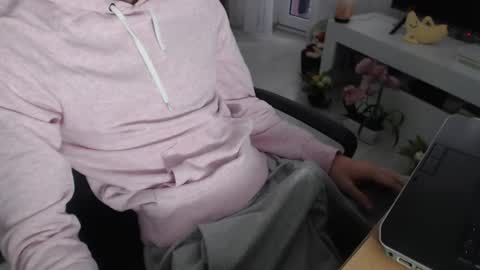 Snapshot of swetlittleboy4u chatting on November 2025 11:34:02 AM SwetLittleBoy4u online show from November 2025 11:34:02 AM