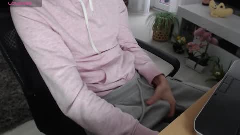 Snapshot of swetlittleboy4u chatting on December 2025 08:01:02 AM SwetLittleBoy4u online show from December 2025 08:01:02 AM