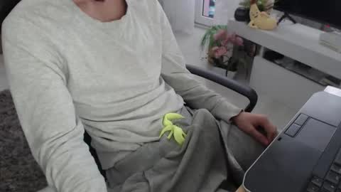 Snapshot of swetlittleboy4u chatting on January 2026 10:42:02 AM SwetLittleBoy4u online show from January 2026 10:42:02 AM