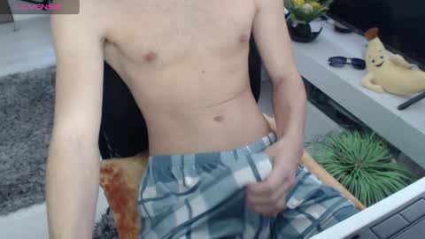 SwetLittleBoy4u online show from April 2026 09:10:01 AM