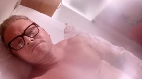 Snapshot of swingrstarr chatting on December 2024 02:03:02 AM Swingrstarr online show from December 2024 02:03:02 AM