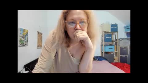 Snapshot of switchlorenx chatting on December 2024 02:42:01 AM switchlorenx online show from December 2024 02:42:01 AM