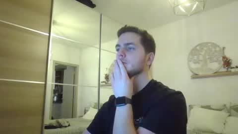 syl092 online show from December 2024 05:04:02 PM