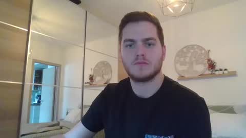 syl092 online show from December 2024 01:39:01 PM