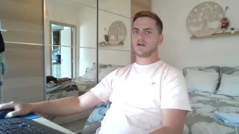 syl092 online show from September 2025 12:29:01 PM