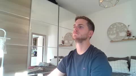 syl092 online show from September 2025 03:39:01 PM