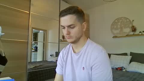 syl092 online show from December 2025 10:42:01 AM