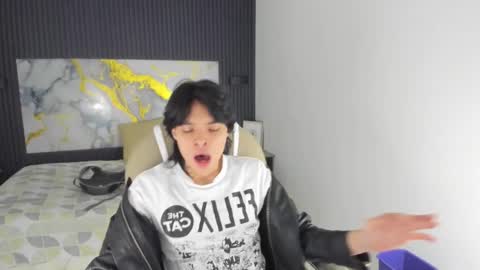 sylasfrost online show from December 2025 07:33:02 PM