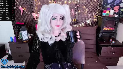 Snapshot of sylvie_fey chatting on December 2024 11:39:01 PM Sylvie online show from December 2024 11:39:01 PM