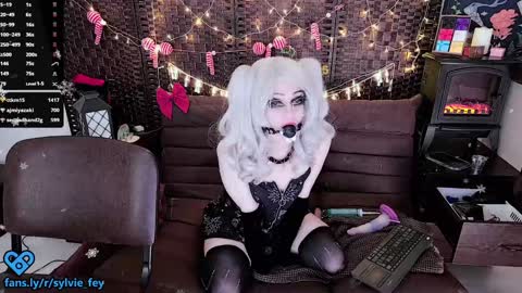 Snapshot of sylvie_fey chatting on January 2025 05:43:02 AM Sylvie online show from January 2025 05:43:02 AM