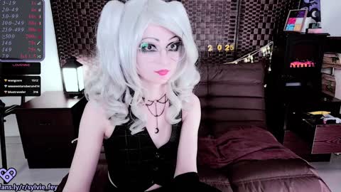 Snapshot of sylvie_fey chatting on January 2025 04:54:02 AM Sylvie online show from January 2025 04:54:02 AM