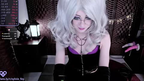 Snapshot of sylvie_fey chatting on January 2025 04:00:01 AM Sylvie online show from January 2025 04:00:01 AM