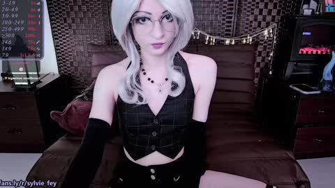 Snapshot of sylvie_fey chatting on January 2025 12:57:01 AM Sylvie online show from January 2025 12:57:01 AM