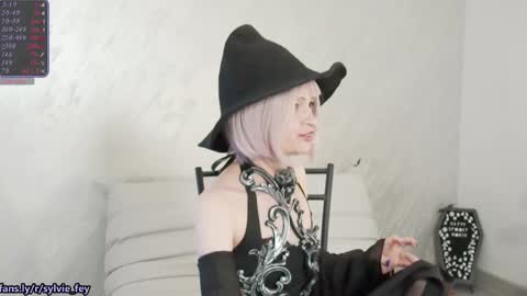 Snapshot of sylvie_fey chatting on October 2025 09:12:02 PM Sylvie online show from October 2025 09:12:02 PM