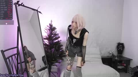 Snapshot of sylvie_fey chatting on November 2025 04:26:02 AM Sylvie online show from November 2025 04:26:02 AM