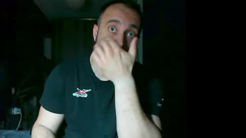 Snapshot of t_huracane chatting on March 2026 04:18:01 PM Huracane online show from March 2026 04:18:01 PM