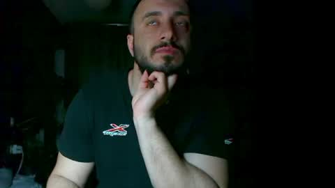 Snapshot of t_huracane chatting on April 2026 06:05:02 PM Huracane online show from April 2026 06:05:02 PM