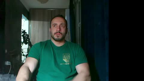 Snapshot of t_huracane chatting on April 2026 05:36:01 PM Huracane online show from April 2026 05:36:01 PM