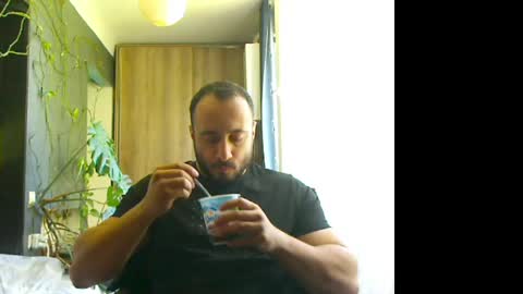 Snapshot of t_huracane chatting on May 2026 07:25:01 AM Huracane online show from May 2026 07:25:01 AM
